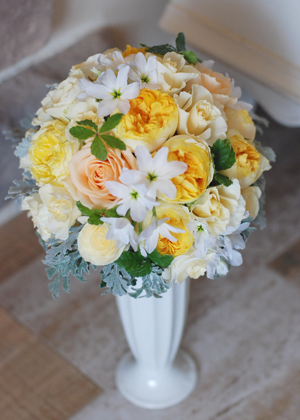 パステルイエローのラウンドブーケ