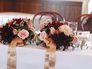 ダリアのメインテーブルアレンジメント