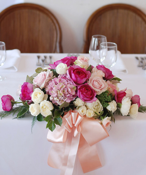 ‘イヴ･ピアッジェ'とハイドランジアのアレンジメント