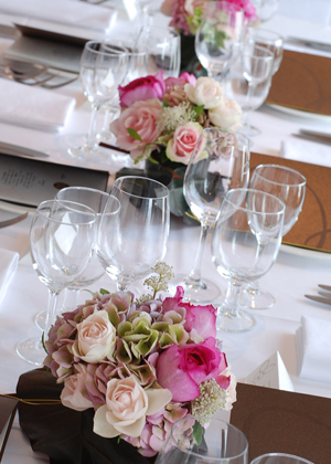 アジサイとバラのアレンジメント