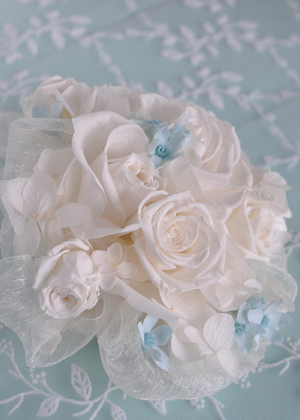 白いバラのヘッドドレス