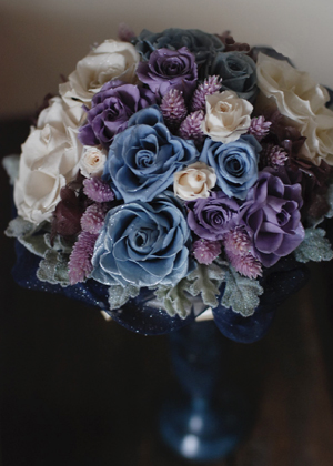 ロイヤルブルーのラウンドブーケ