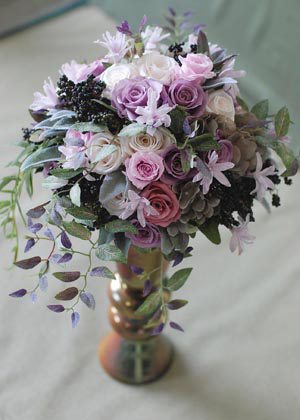 バラとチューベローズのナチュラルブーケ