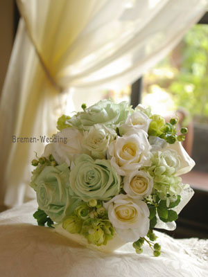 パステルグリーンのラウンドブーケ