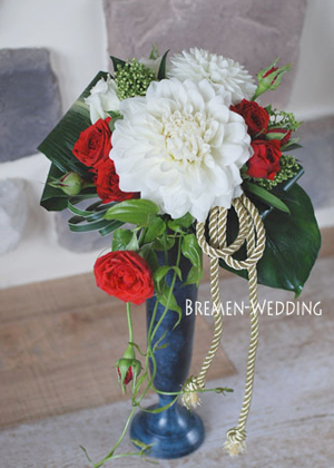 ダリアとバラのデザインブーケ