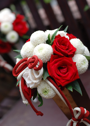 ピンポンマムの紅白ブーケ