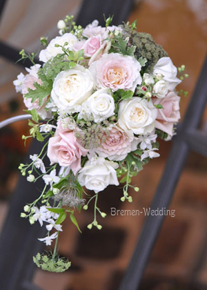 アンティークピンクのティアドロップ