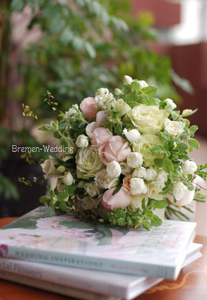 ナチュラルなクラッチブーケ