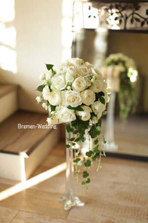 白いバラのデザインブーケ