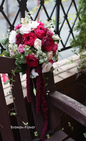 バラとアマランサスのデザインブーケ