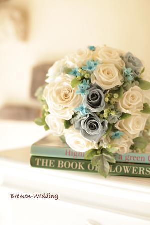 サムシングブルーのラウンドブーケ