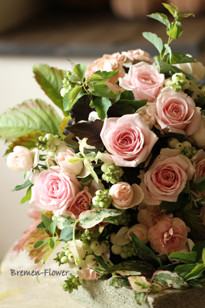 サーモンピンクのバラのブーケ