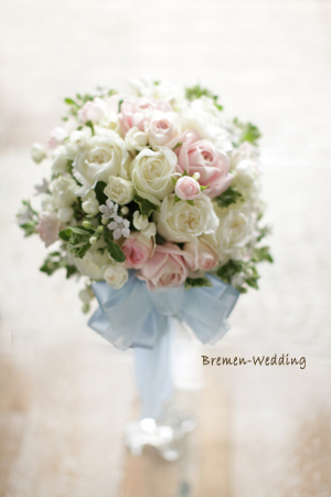 サムシングブルーのラウンドブーケ