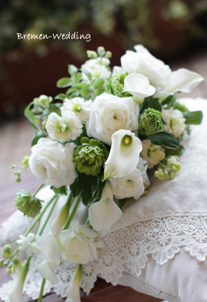 ラナンキュラスのキャスケードブーケ