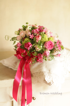 バラのビバーナムのブーケ