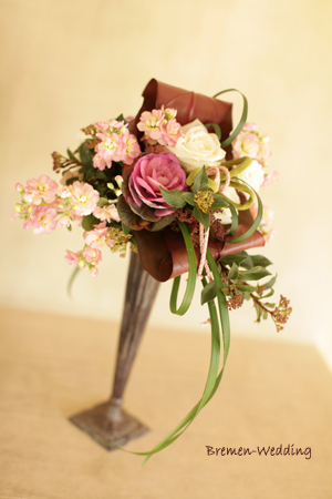 葉ボタンとストックのブーケ