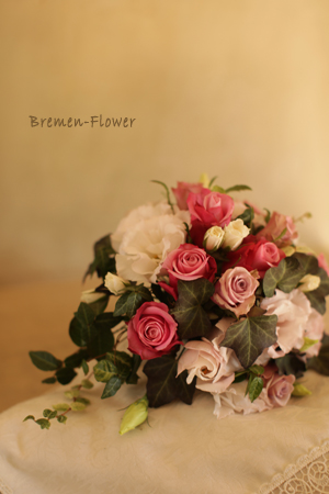 バラのラウンドブーケ