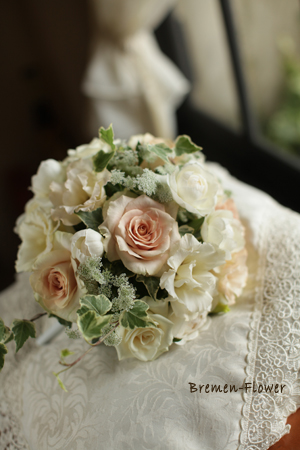 バラのラウンドブーケ