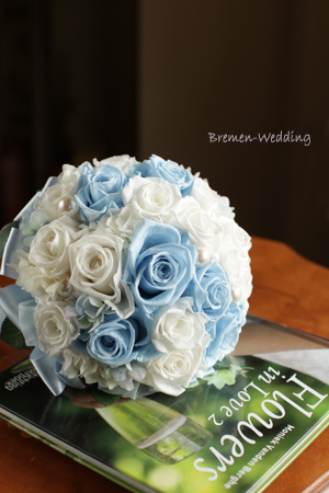 パウダーブルーのラウンドブーケ