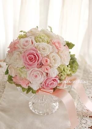 オールドローズ咲きのラウンドブーケ