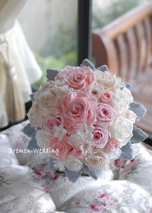 バラとジャスミンのラウンドブーケ