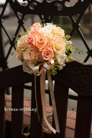 パステルオレンジのラウンドブーケ