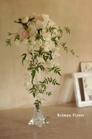 シンビジュームのキャスケードブーケ