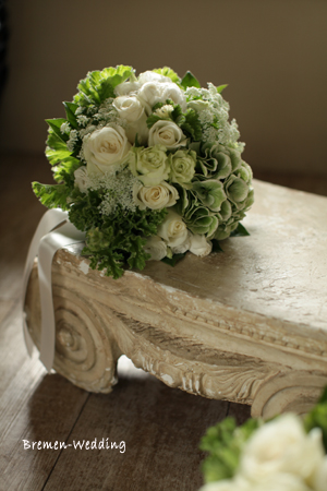 アジサイとバラのクラッチブーケ