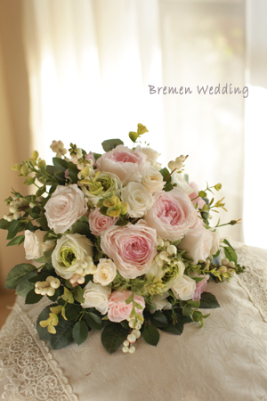 オールドローズ咲きのバラのブーケ