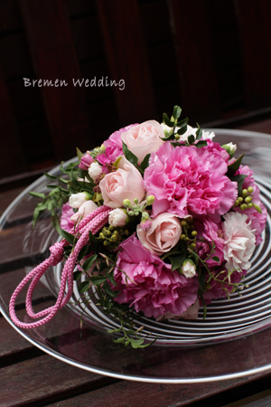 フーシャピンクのボールブーケ