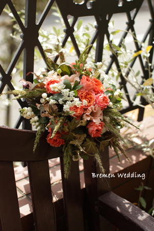 バラとトルコギキョウのナチュラルブーケ