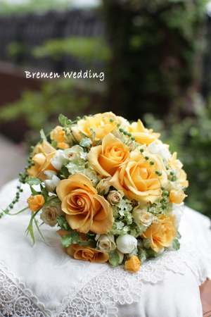 バラのラウンドブーケ