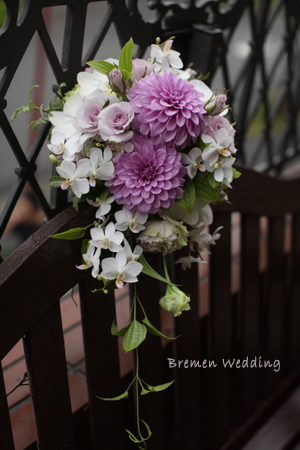 ダリアのキャスケードブーケ