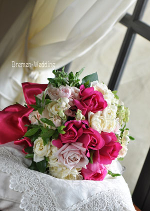 フーシャピンクのクラッチブーケ