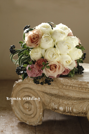 バラ「ピュールパルファン」のブーケ