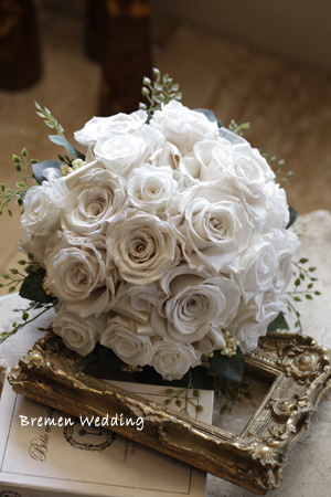 大輪バラのラウンドブーケ