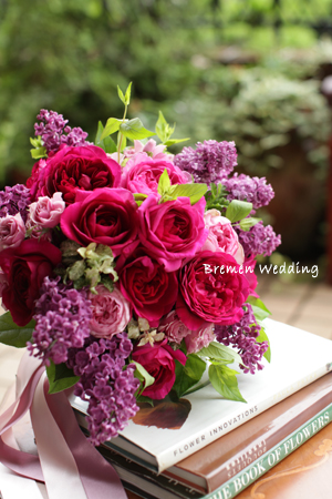 バラとライラックのクラッチブーケ