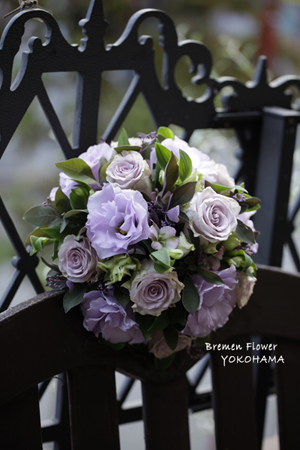 バラとトルコキキョウのラウンドブーケ