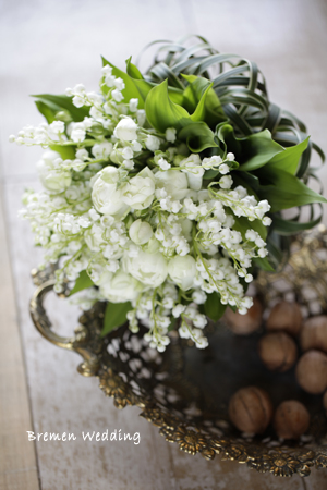 すずらんのクラッチブーケ