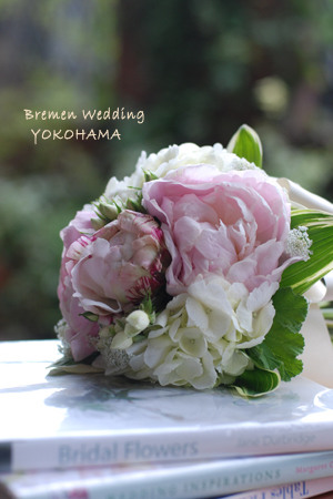 芍薬のクラッチブーケ