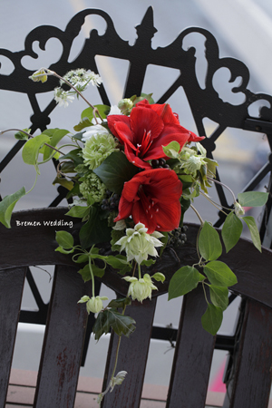 赤いアマリリスのブーケ