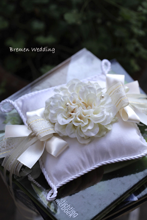 シルクのリングピロー　結婚祝