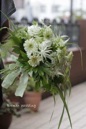 ジニアとアスチルベのナチュラルブーケ