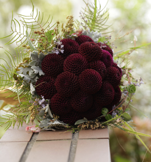 ダリアのクラッチブーケ