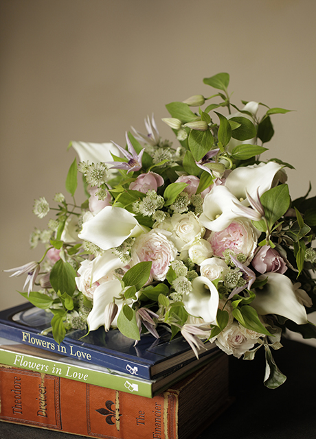 ナチュラルなクラッチブーケ